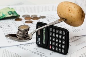 副収入を得るために始めるべき投資は？